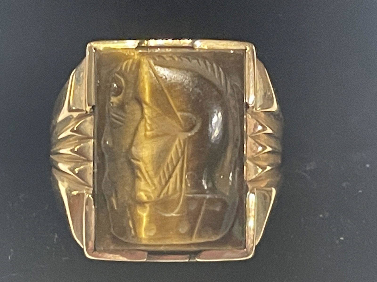 A 14K GOLD MENS RING WITH TIGERS EYE CARVED STONE (1 of 6)