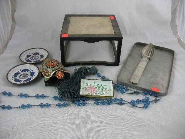 GROUPING OF CHINESE CLOISSONE, SIGNED TEAKWOOD: GROUPING OF CHINESE CLOISSONE, SIGNED TEAKWOOD STAND AND OTHER TABLE ARTICLES