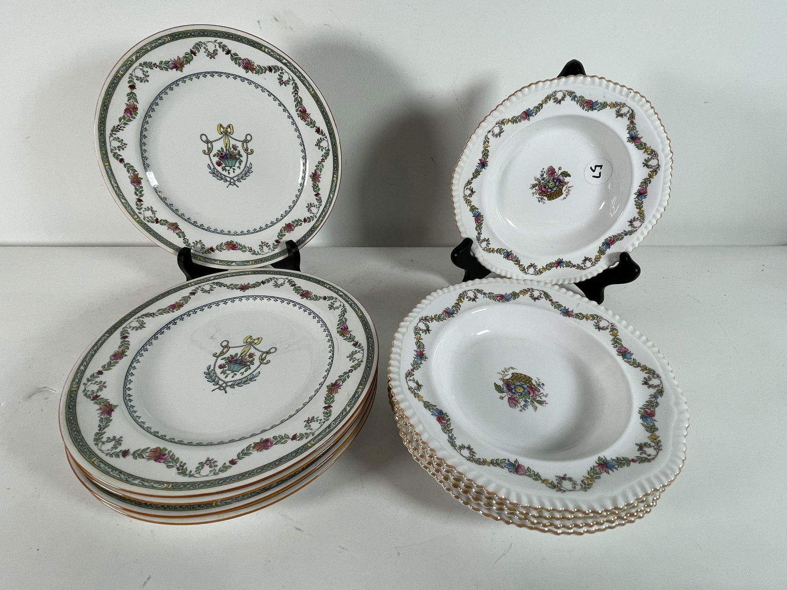 5 SPODE SOUP BOWLS AND 5 SPODE LUNCHEON PLATES, 8" AND (1 of 4)