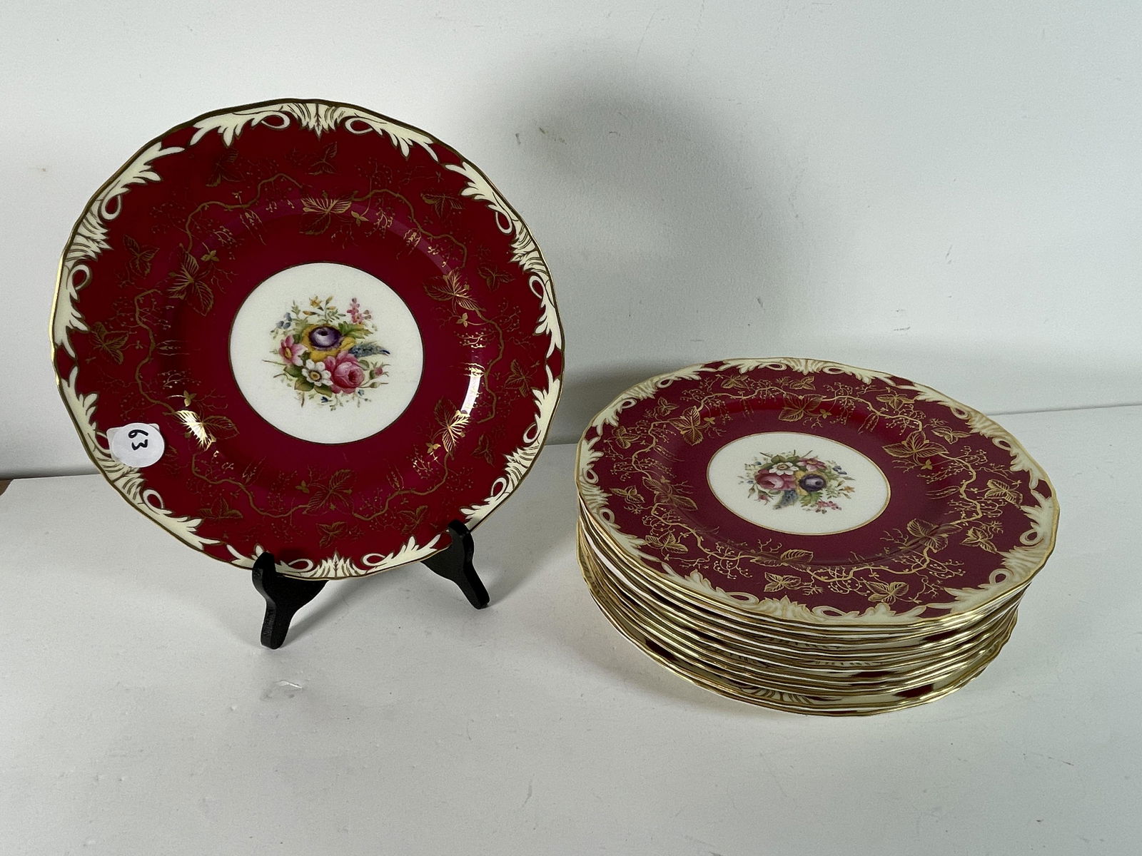 12 ROYAL WORCESTER DINNER PLATES, 10.75" (1 of 6)