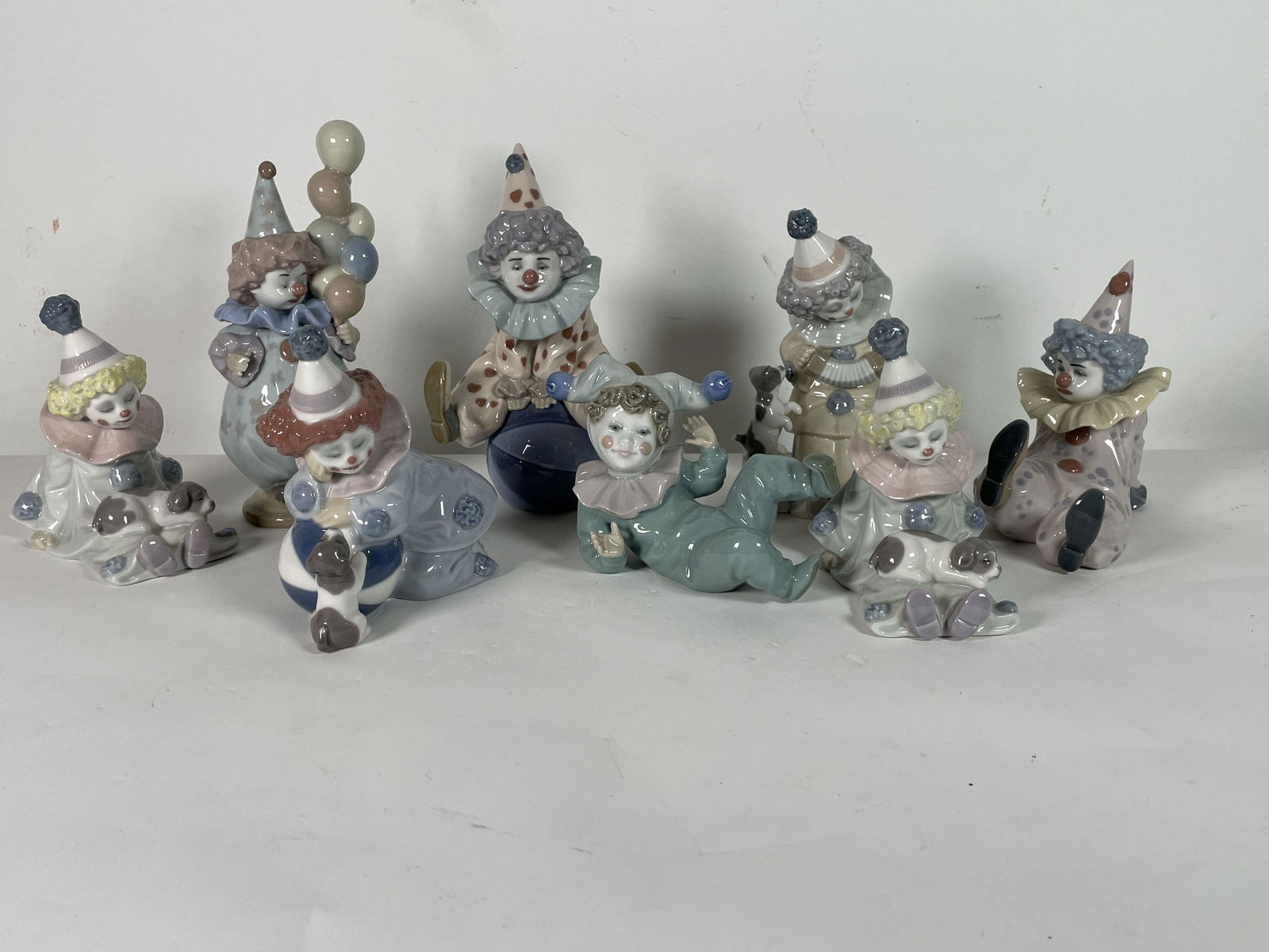 EIGHT LLADRO CLOWN FIGURINES, 7.5" AND SMALLER (1 of 12)
