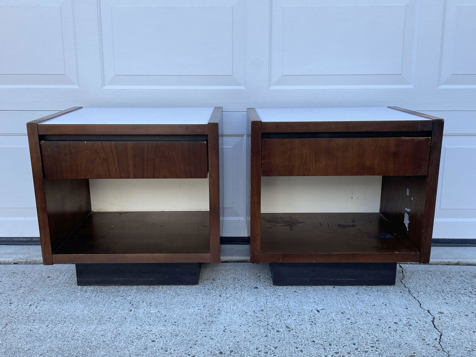A PAIR OF MIDCENTURY MODERN LANE FURNITURE NIGHTSTANDS (1 of 7)