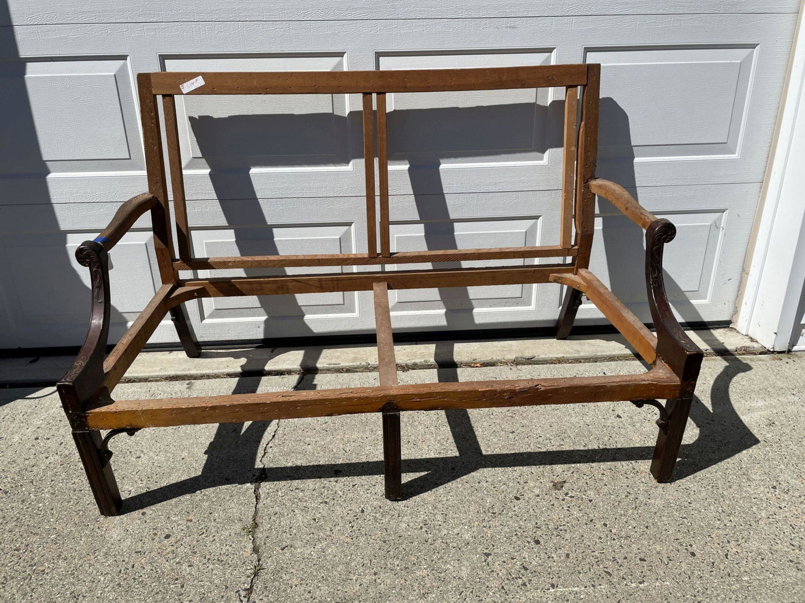 AN EARLY 19TH CENTURY CHIPPENDALE LOVESEAT FRAME: AN EARLY 19TH CENTURY CHIPPENDALE LOVESEAT FRAME