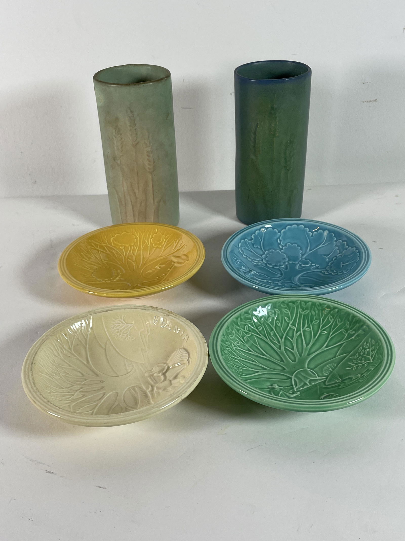 2 ROSEMEADE VASES AND FOUR WORLDS FAIR FIESTA DISHES (1 of 5)