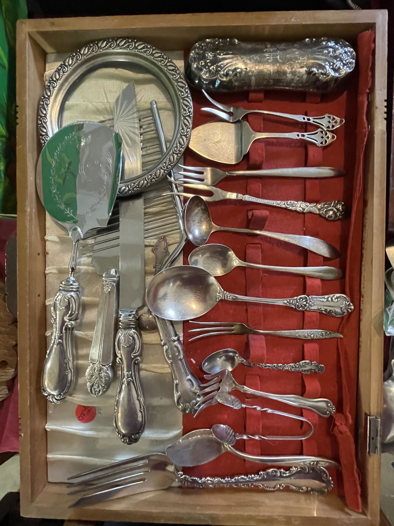 MIXED LOT OF STERLING SILVER FLATWARE AND SERVING (1 of 2)