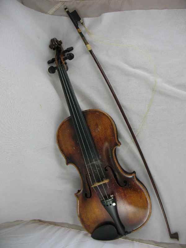 VIOLIN MADE BY JOHN JUZEK, 1934 SINGLE PIECE T: VIOLIN MADE BY JOHN JUZEK, 1934 SINGLE PIECE TIGER MAPLE BACK, W/ BOW AND CASE, MADE IN CZECHOSLOVAKIA