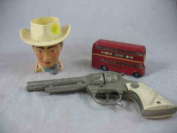 ROY ROGERS MUG, TEXAN JR. CAPGUN, AND CORGI T: ROY ROGERS MUG, TEXAN JR. CAPGUN, AND CORGI TOYS BUS