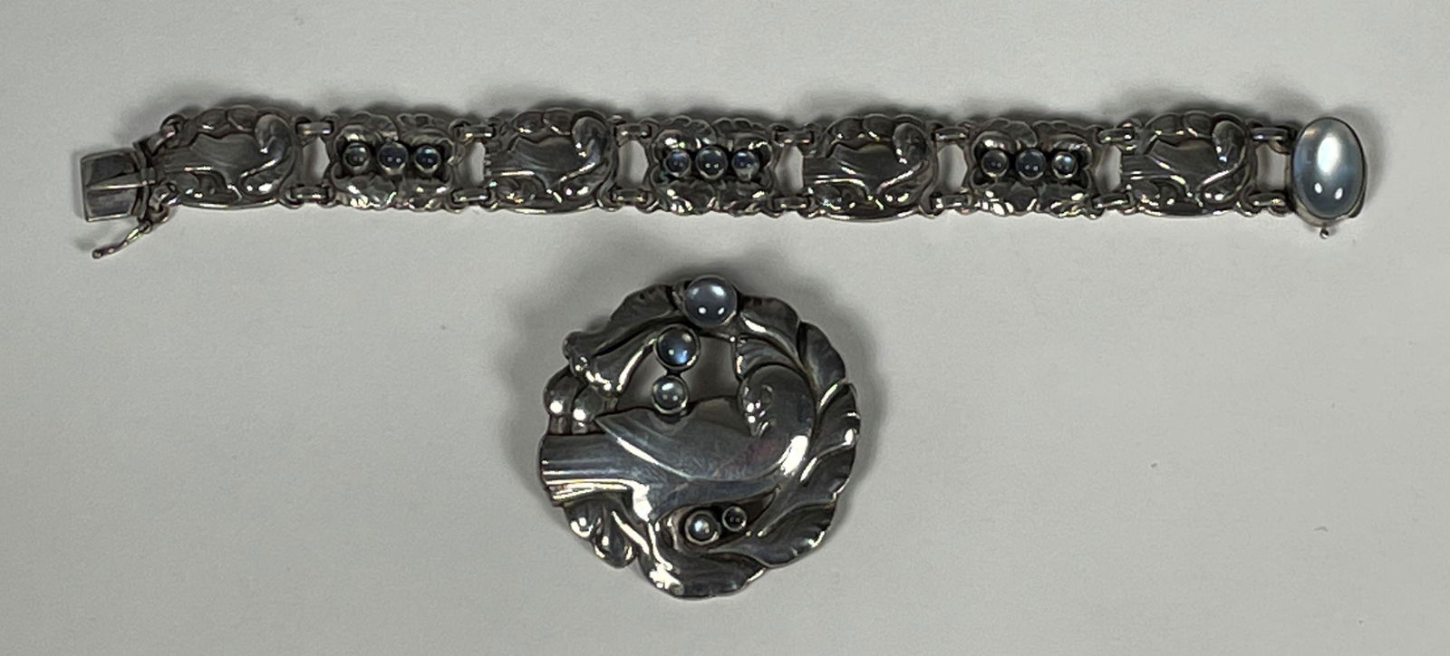 GEORGE JENSEN STERLING SILVER BRACELET W/ MOONSTONES AND MATCHING PIN. 7.5" (1 of 8)