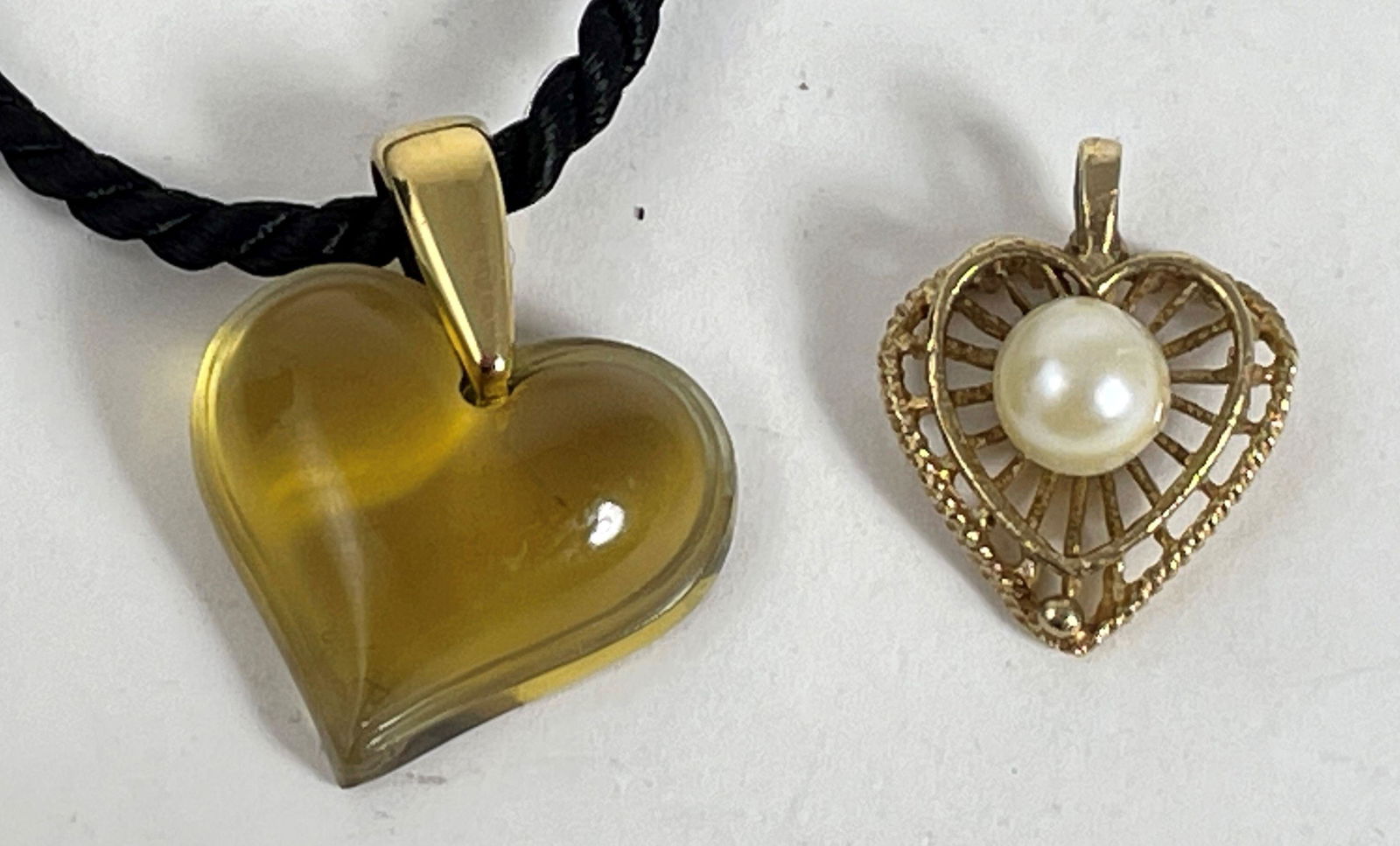 A 14K GOLD LALIQUE HEART PENDANT AND A 14K GOLD AND PEARL HEART PENDANT(1.9 GRAMS), CHIP TO LALIQUE (1 of 3)