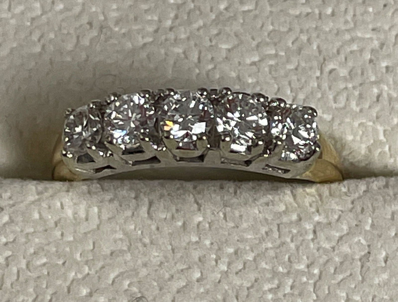 A 14K GOLD DIAMOND RING, 3 GRAMS APPROXIMATE TOTAL WEIGHT (1 of 5)