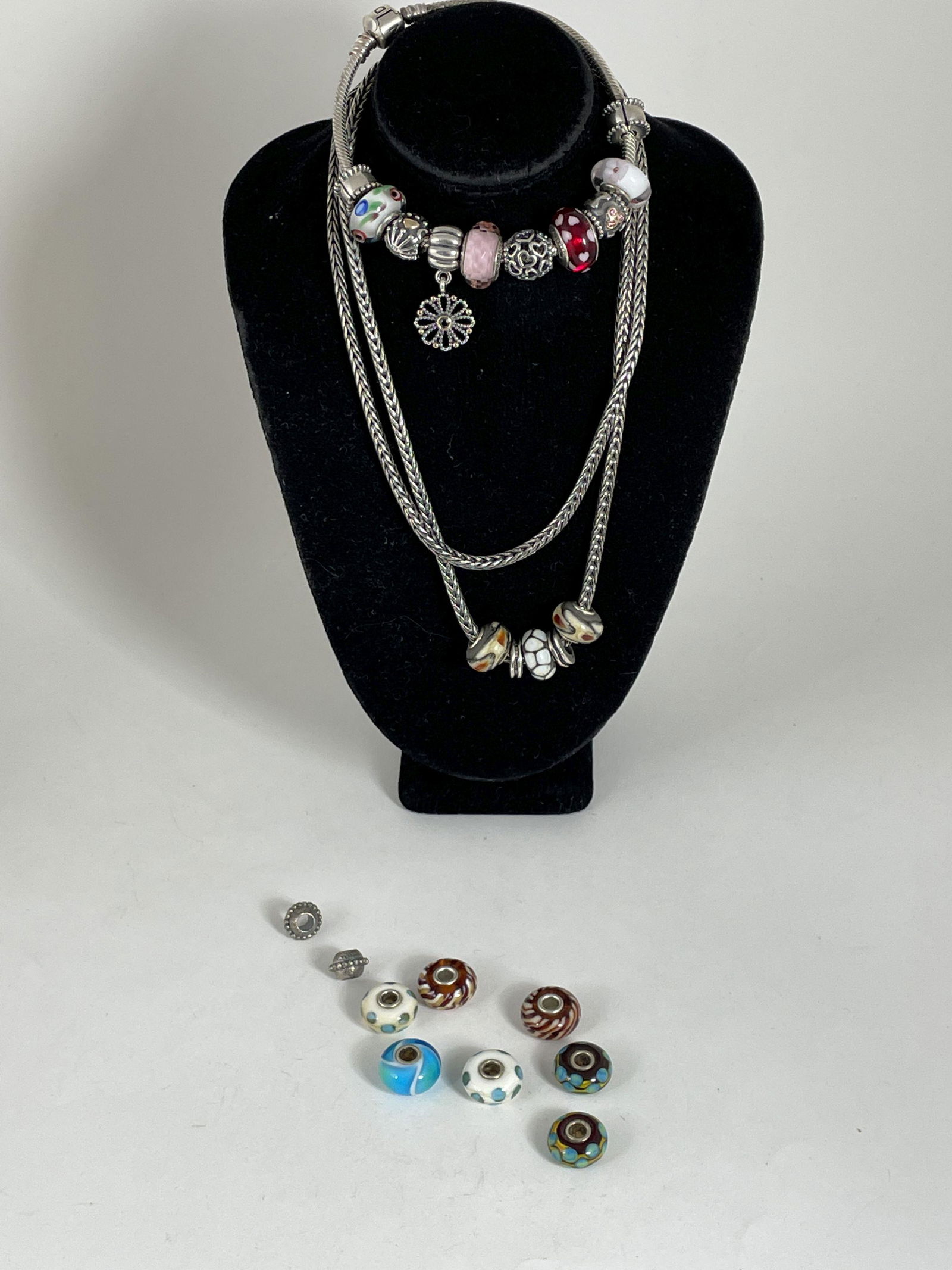 A PANDORA STERLING SILVER NECKLACE AND BRACELET SET WITH 24+ BEADS BOX ETC. (1 of 5)