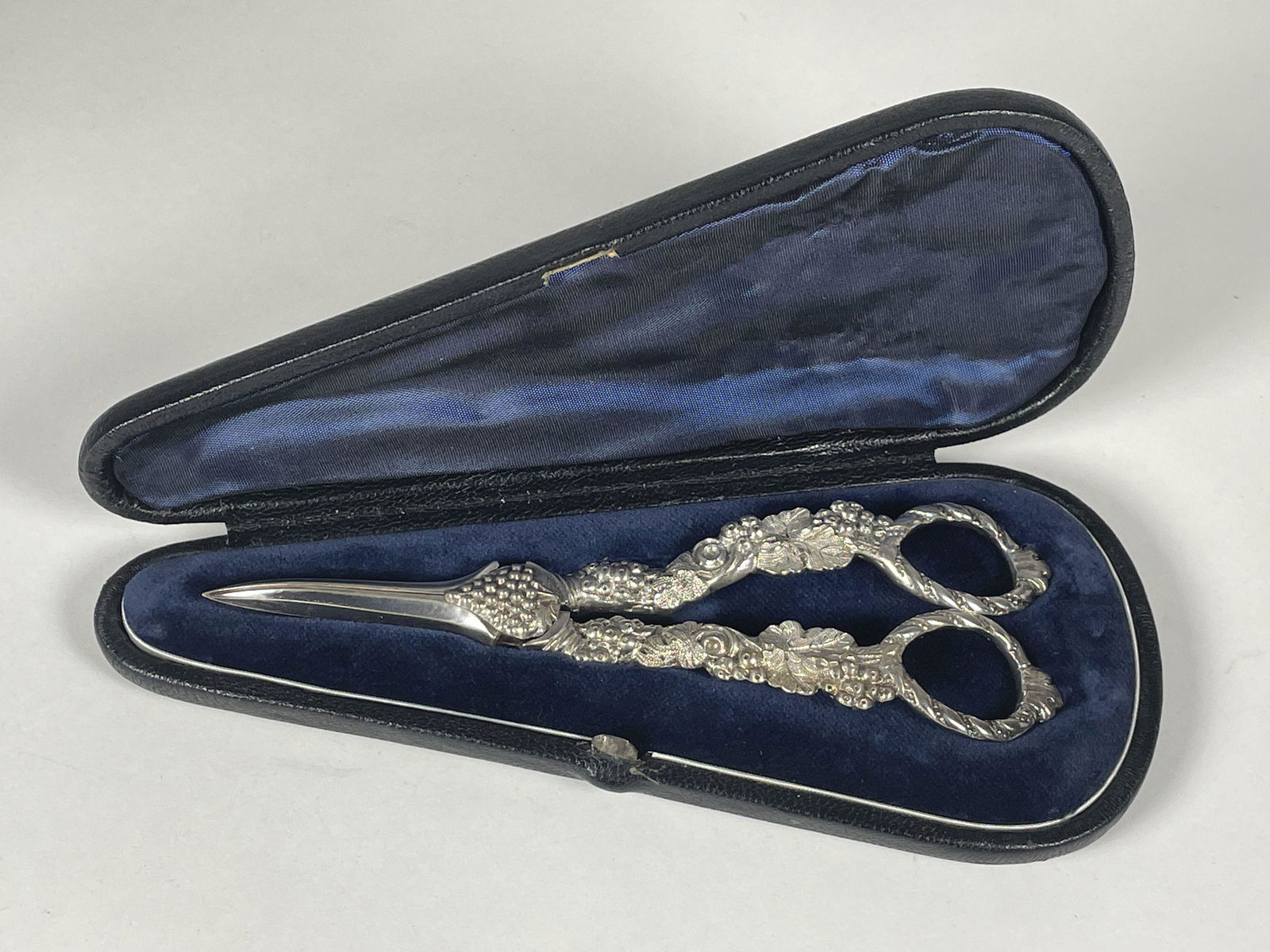 STERLING SILVER GRAPE SHEARS IN ORIGINAL BOX, 7.5" (1 of 5)