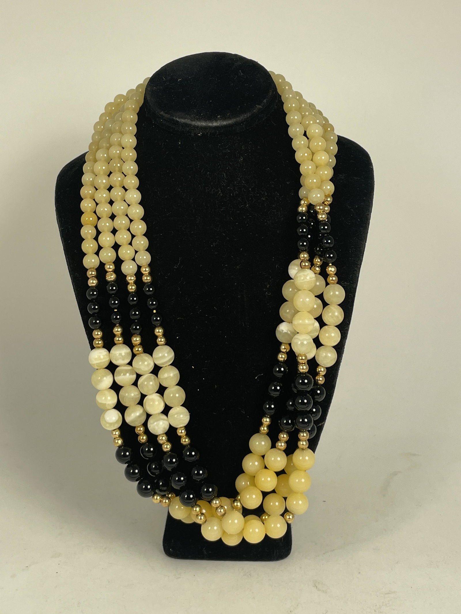 A YELLOW JADE BEADED NECKLACE (1 of 5)