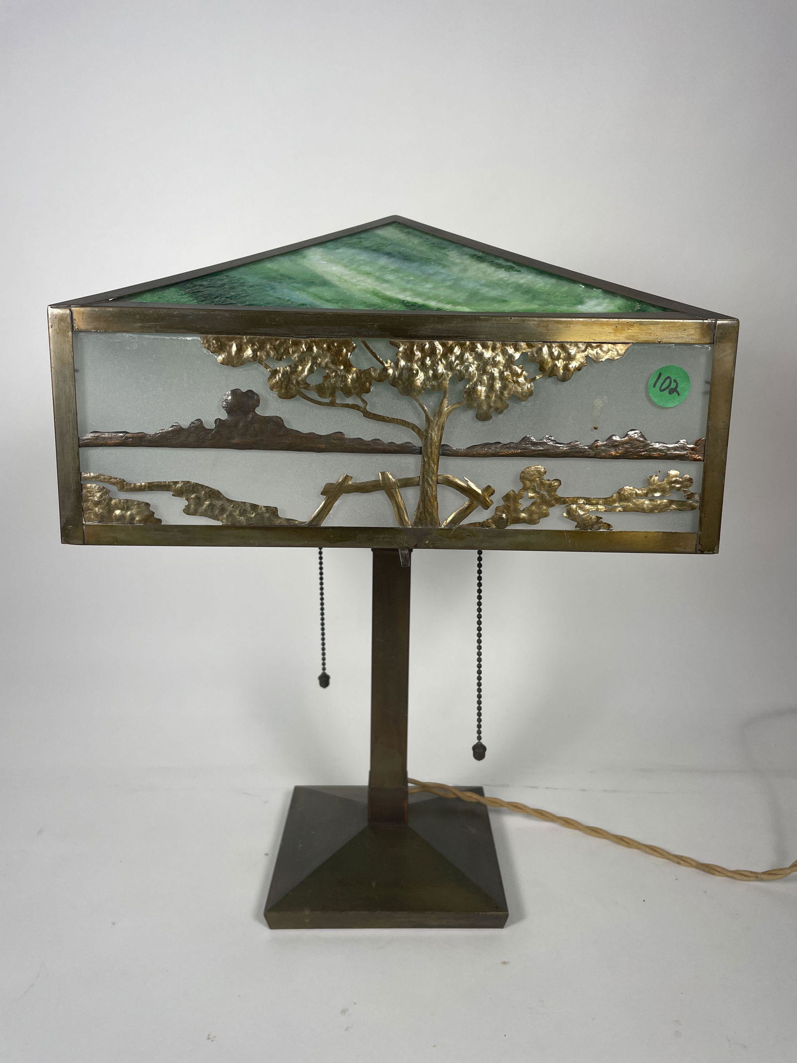 A LATE 20TH CENTURY MISSION STYLE BRASS AND STAINED GLASS TABLE LAMP 23" DIAMETER X 23" TALL (1 of 6)