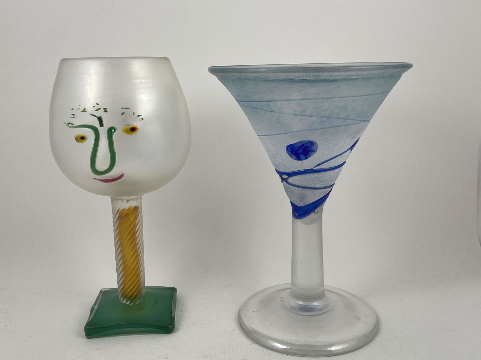 A KOSTA BODA B. VALLIEN LARGE MARTINI GLASS AND A LARGE ART GLASS GOBLET AFTER PICASSO, 8" X 5" AND (1 of 7)