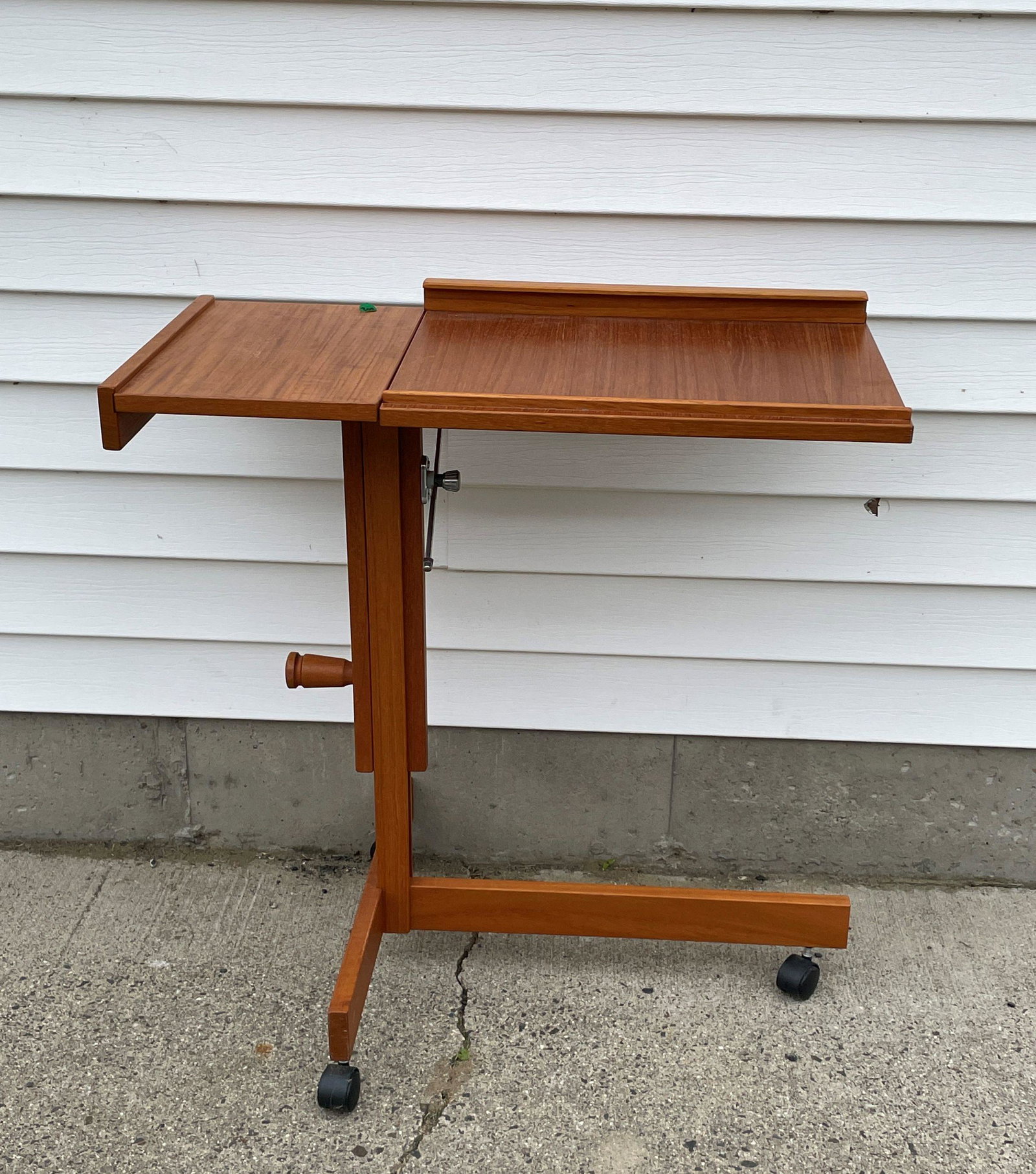A LEVINGER TEAK BREAKFAST IN BED TABLE, 14.5" X 28" X 28.5": A LEVINGER TEAK BREAKFAST IN BED TABLE, 14.5" X 28" X 28.5"