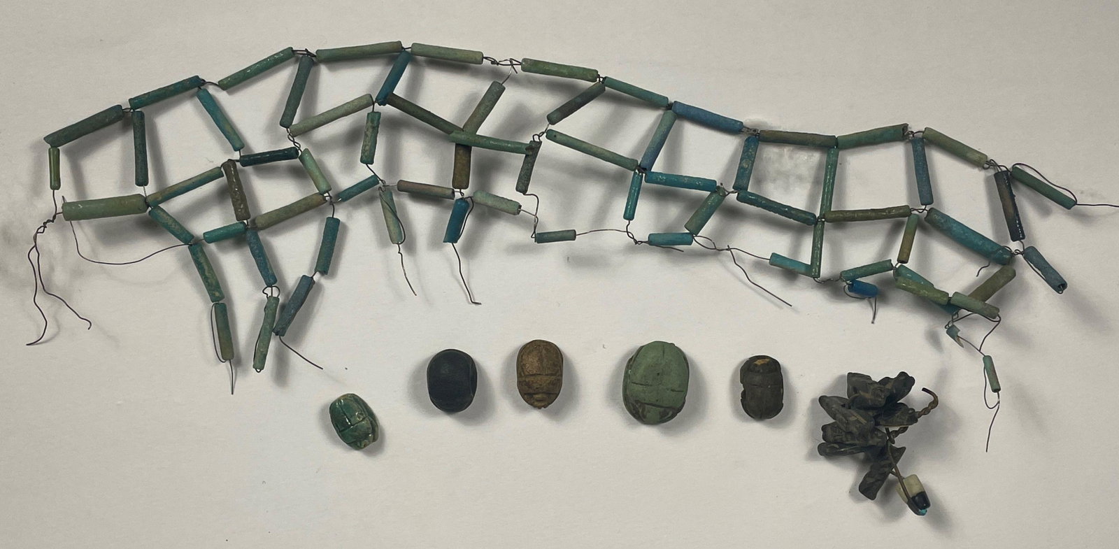 GROUPING OF ANCIENT EGYPTIAN BEADS, INCLUDES 4 SCARAB BEETLES: GROUPING OF ANCIENT EGYPTIAN BEADS, INCLUDES 4 SCARAB BEETLES