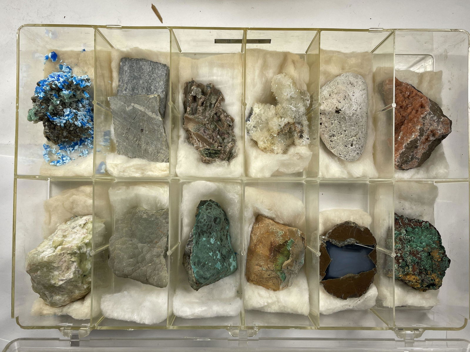12 MINERAL SPECIMENS, 4" X 3" AND SMALLER (1 of 8)
