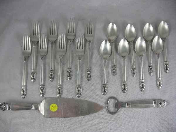 17 PIECES OF GEORGE JENSEN STERLING SILVER FLA: 17 PIECES OF GEORGE JENSEN STERLING SILVER FLATWARE 1LB, 8OZ NOT INCLUDING THE BOTTLE OPENER. BOTTLE OPENER HAS A STAINLESS HEAD, AND IS COMPATIBLE WITH THE JENSEN SET, BUT IS NOT JENSEN.