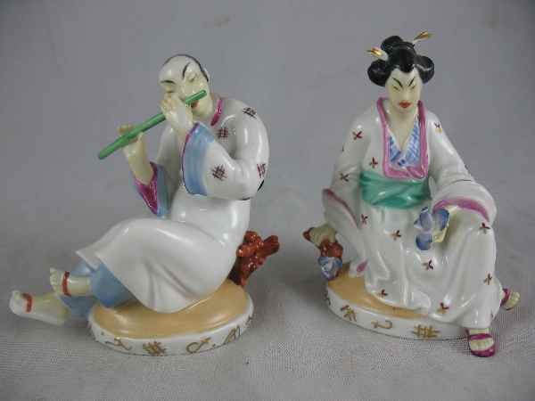 2 ROYAL BONN FIGURINES: 2 ROYAL BONN FIGURINES