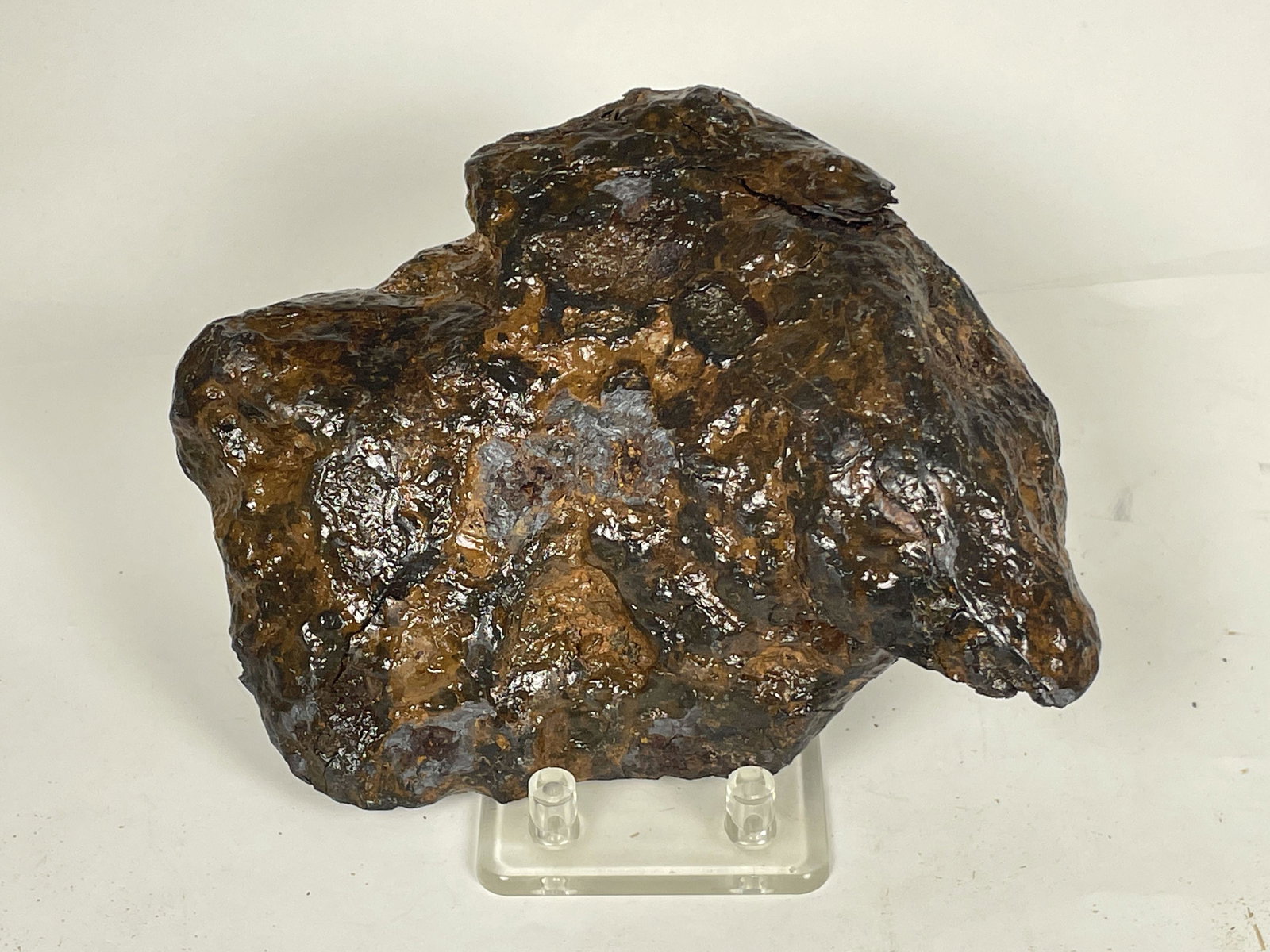 A VERY RARE GLASS METEORITE, 7" X 5" X 2.5" 2600 GRAMS: A VERY RARE GLASS METEORITE, 7" X 5" X 2.5" 2600 GRAMS