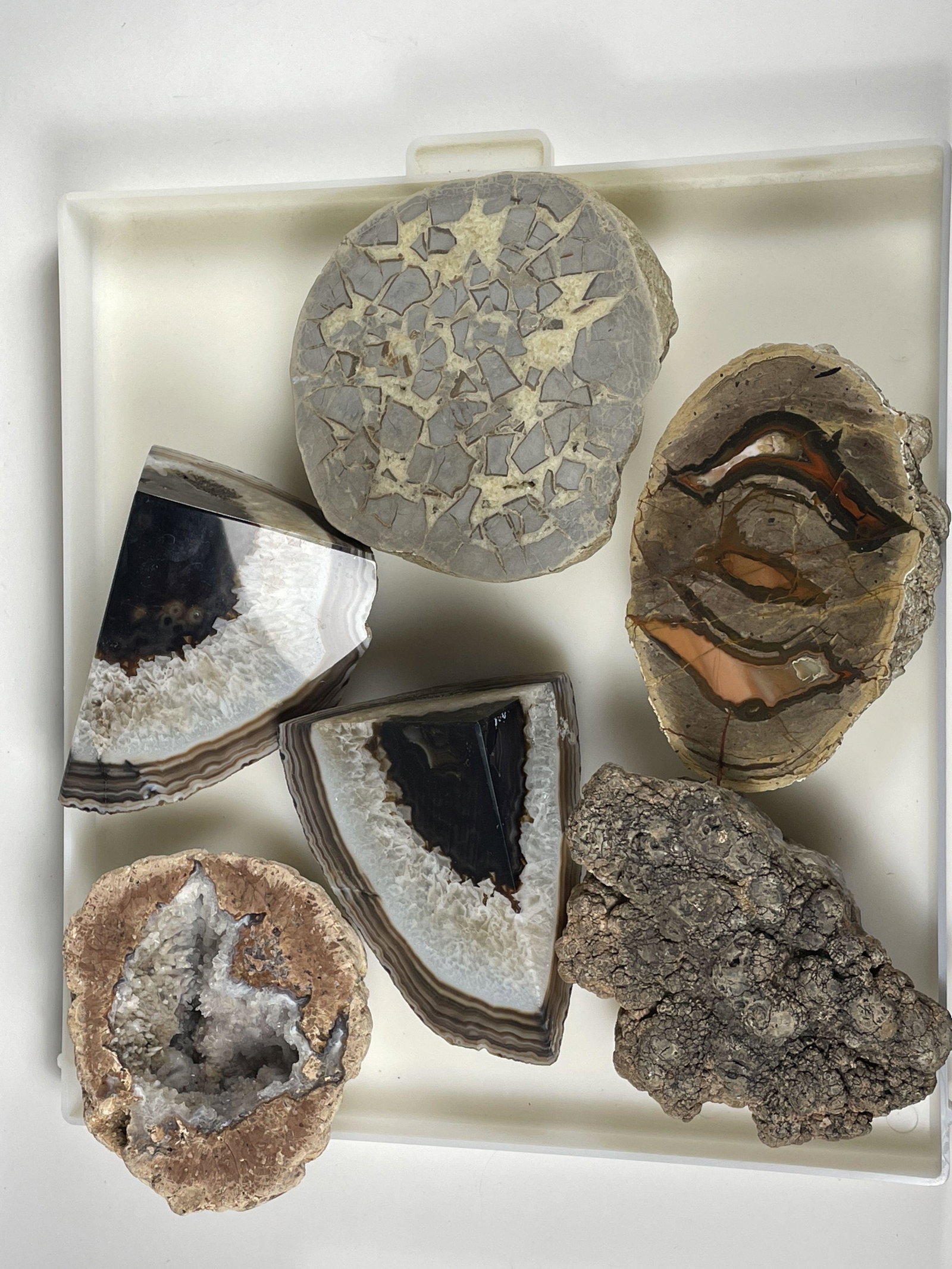 LOT OF SIX GEODE SPECIMENS, 6" X 6" X 3": LOT OF SIX GEODE SPECIMENS, 6" X 6" X 3"