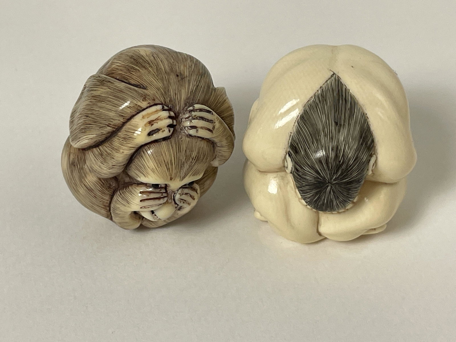 TWO ARTIST SIGNED JAPANESE NETSUKE: TWO ARTIST SIGNED JAPANESE NETSUKE, 1.5" X 1.5"