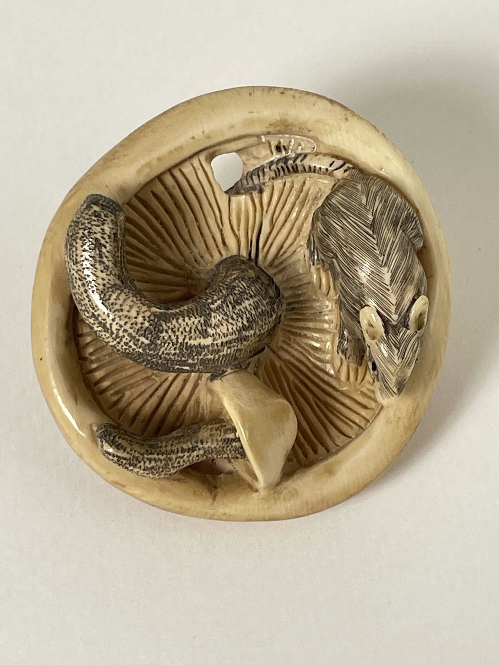 ARTIST SIGNED JAPANESE NETSUKE RAT AND SPIDER ON A MUSHROOM CAP: ARTIST SIGNED JAPANESE NETSUKE RAT AND SPIDER ON A MUSHROOM CAP, 2" X 1"