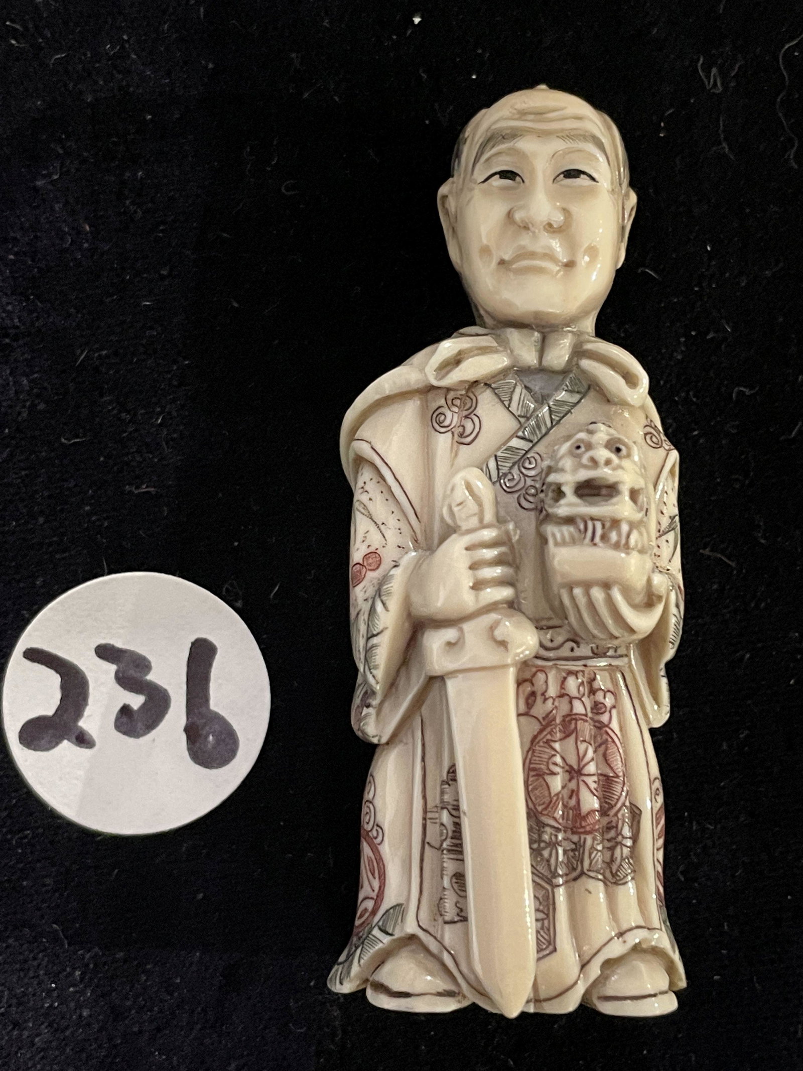 AN ARTIST SIGNED CARVED SNUFF BOTTLE OF A MAN WITH SWORD AND A FOO DOG. 3": AN ARTIST SIGNED CARVED SNUFF BOTTLE OF A MAN WITH SWORD AND A FOO DOG. 3"