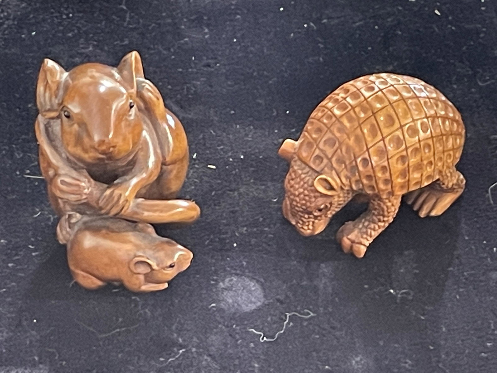 TWO JAPANESE SIGNED BOXWOOD NETSUKE: TWO JAPANESE SIGNED BOXWOOD NETSUKE, 2.5" AND SMALLER