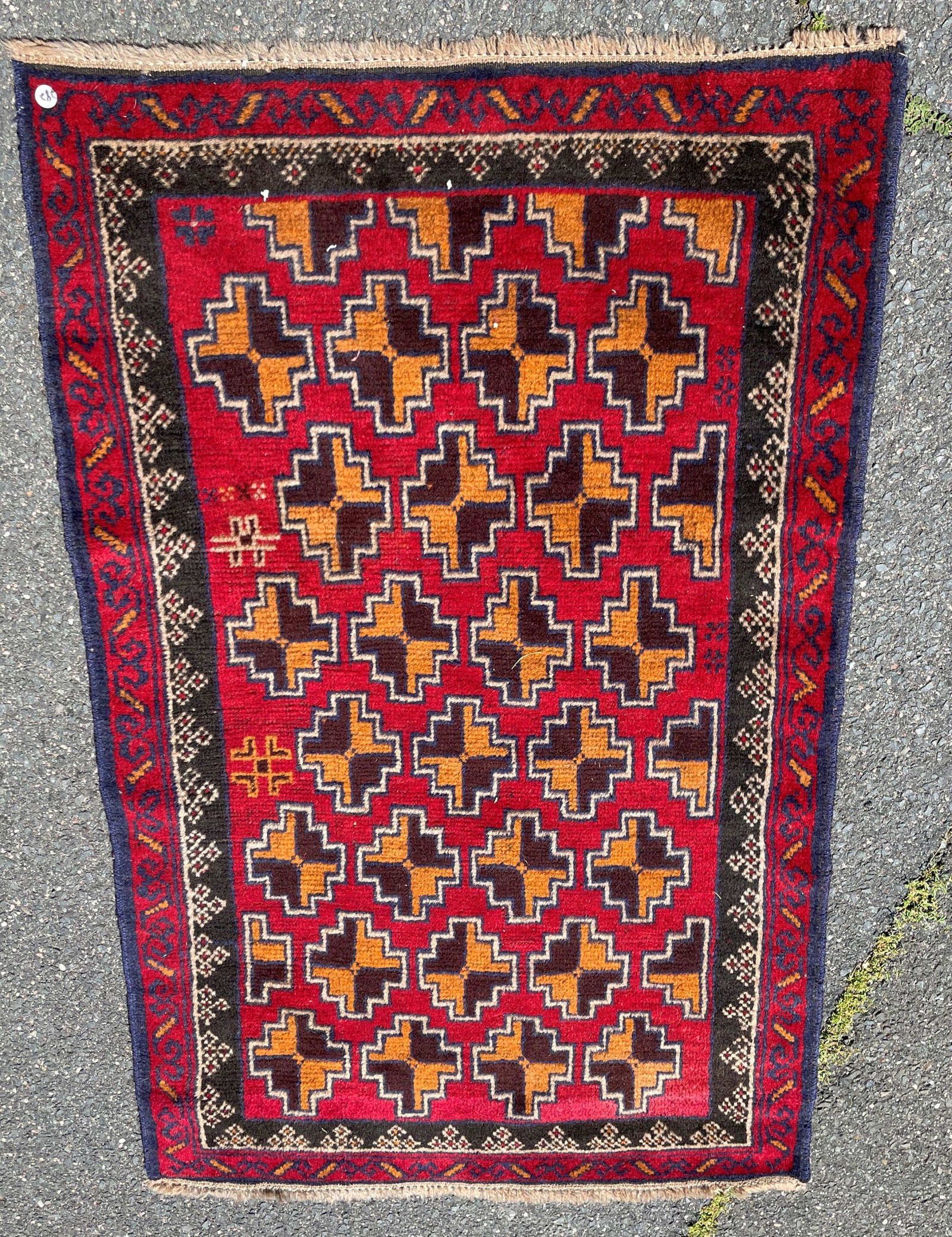 20TH CENTURY PERSIAN AREA RUG. 35" X 55": 20TH CENTURY PERSIAN AREA RUG. 35" X 55"
