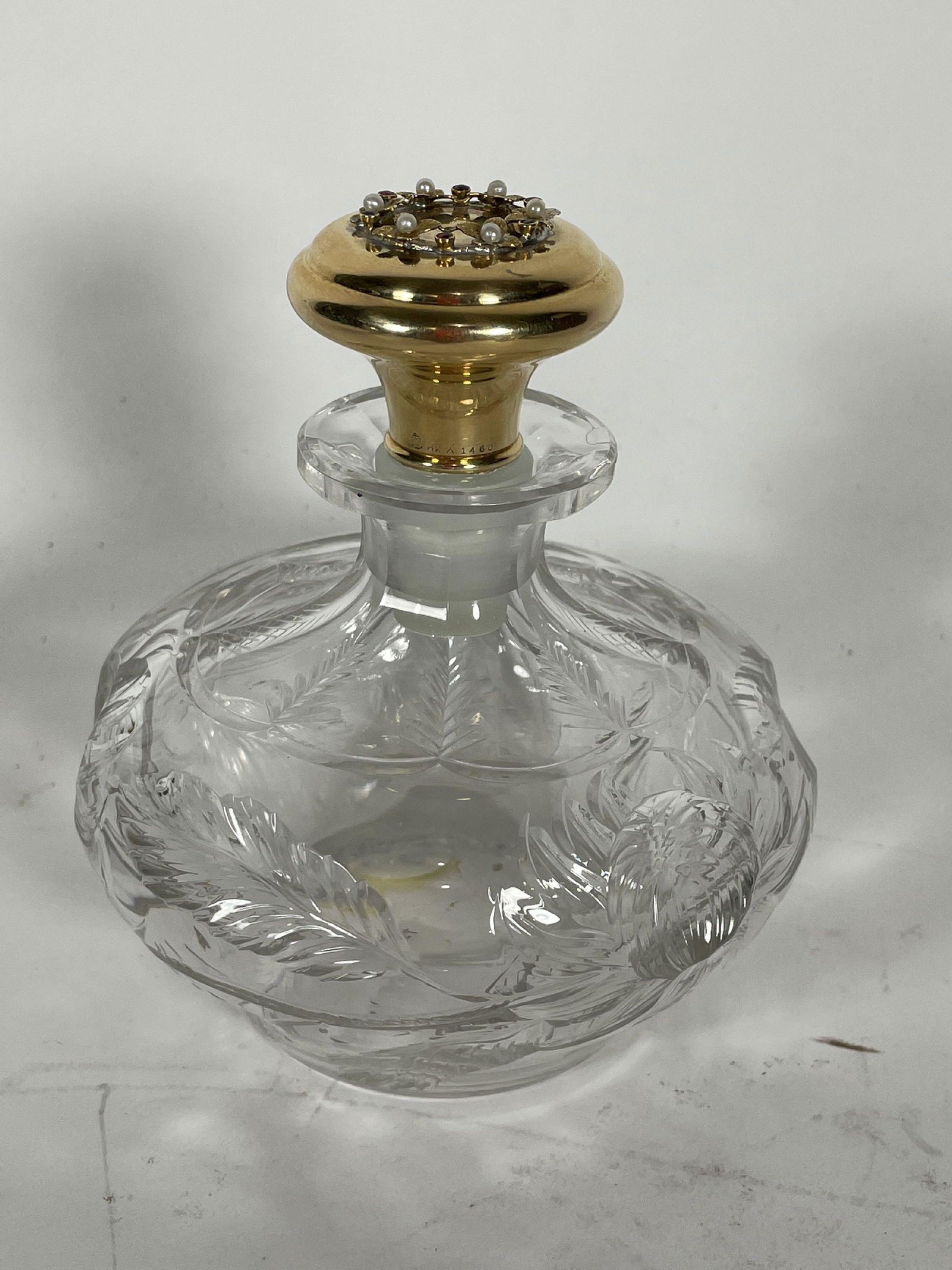 A HAWKES CUT GLASS PERFUME BOTTLE WITH AN 18K GOLD STOPPER EMBELLISHED WITH PEARLS AND RUBIES, 4.5" (1 of 7)