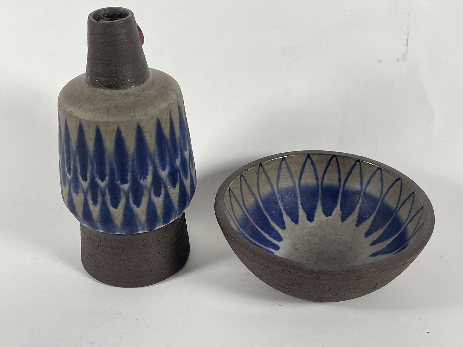 TWO PIECES THOMAS TOFT ART POTTERY, 6" X 7.5" (1 of 5)