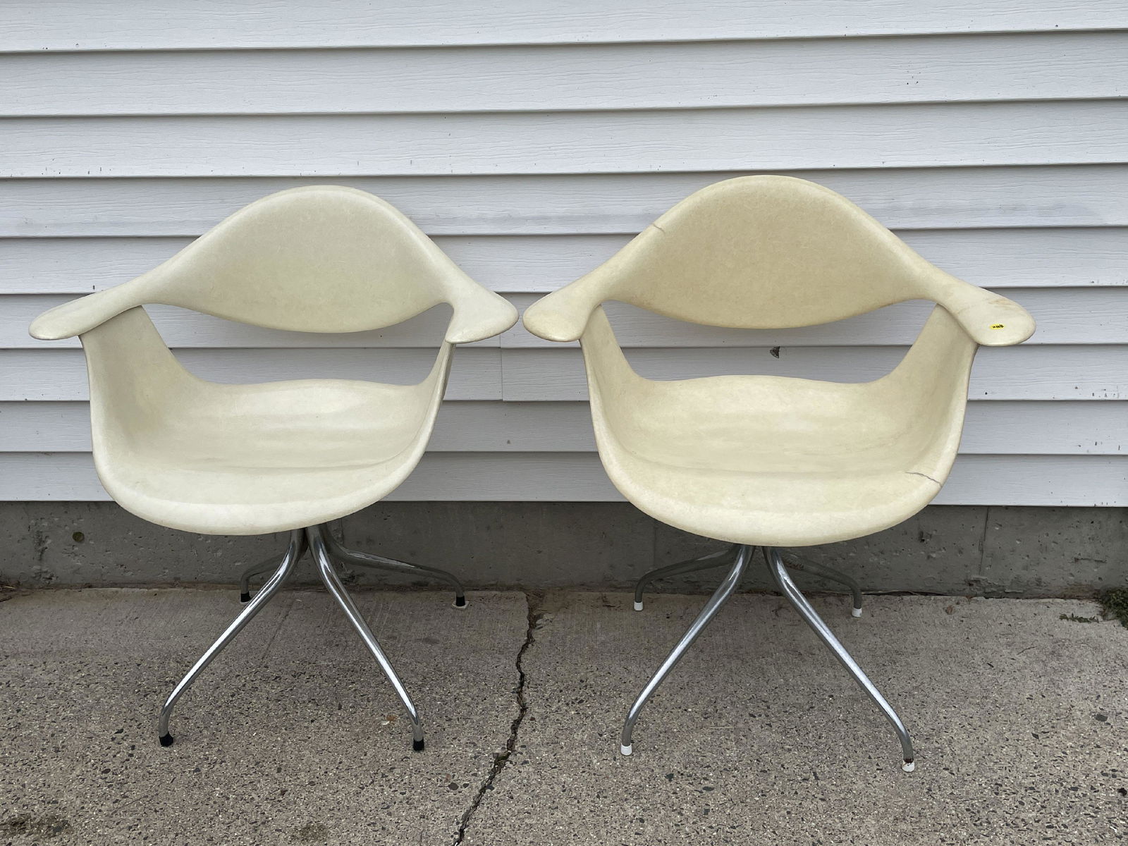 A SET OF TWO GEORGE NELSON FOR HERMAN MILLER MOLDED AG CHAIRS: A SET OF TWO GEORGE NELSON FOR HERMAN MILLER MOLDED AG CHAIRS