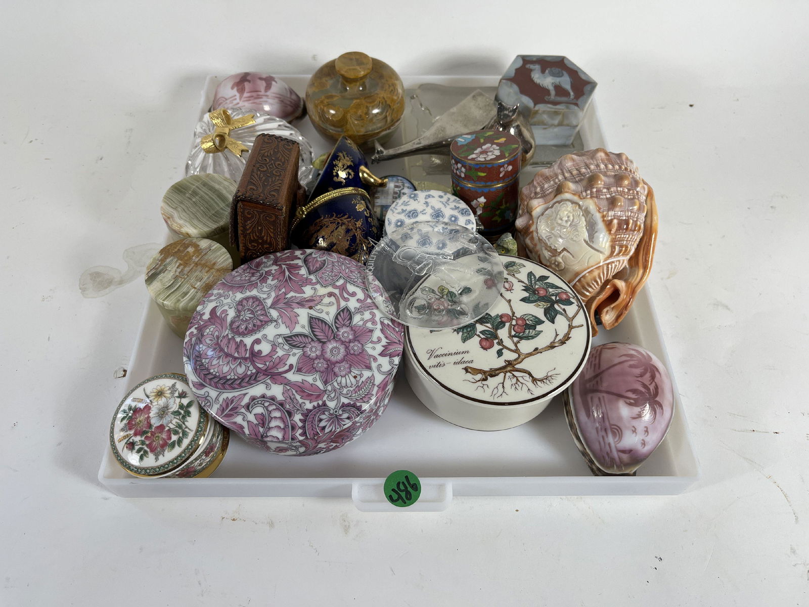 DECORATIVE BOXES AND CAMEO SHELLS, 5" AND SMALLER: DECORATIVE BOXES AND CAMEO SHELLS, 5" AND SMALLER
