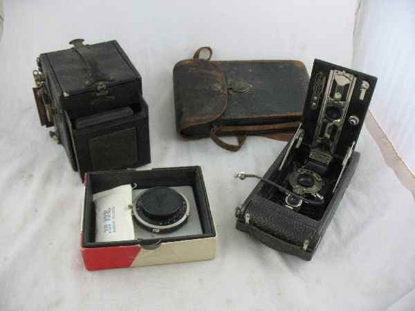 GRAFLEX JR. W/ EXTRA ZEISS LENS & KODAK JR. F: GRAFLEX JR. W/ EXTRA ZEISS LENS & KODAK JR. FOLDING CAMERA