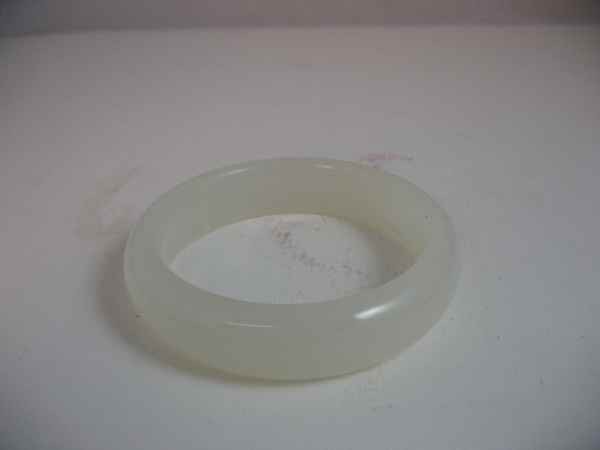 WHITE JADE BANGLE: WHITE JADE BANGLE