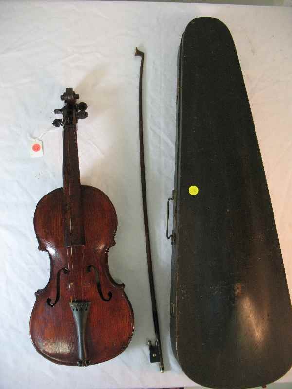 VIOLIN: UNMARKED VIOLIN W/ BOW