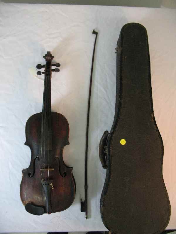 VIOLIN: SIGNED VIOLIN W/ BOW