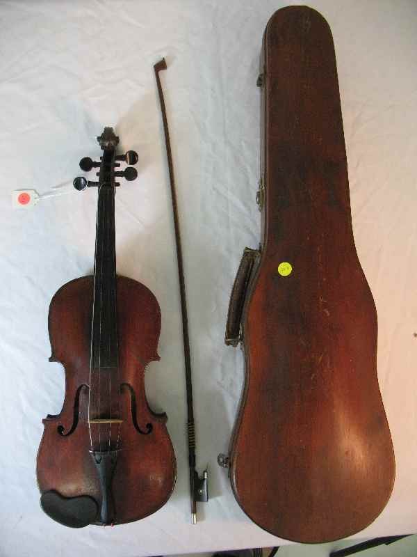 VIOLIN: UNMARKED VIOLIN W/ BOW