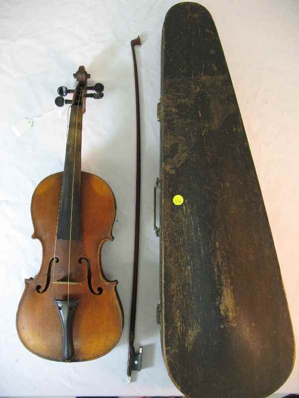 VIOLIN: UNMARKED VIOLIN W/ BOW