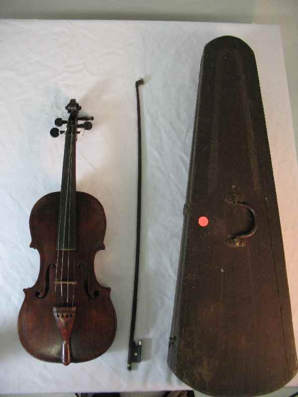 VIOLIN: UNMARKED VIOLIN W/ BOW