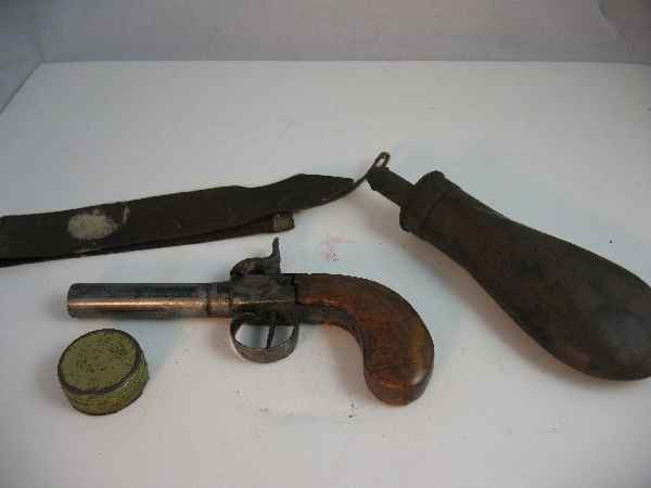 PERCUSSION CAP PEPPERBOX GUN C. 1840 W/ PRIME: PERCUSSION CAP PEPPERBOX GUN C. 1840 W/ PRIME & POWDER