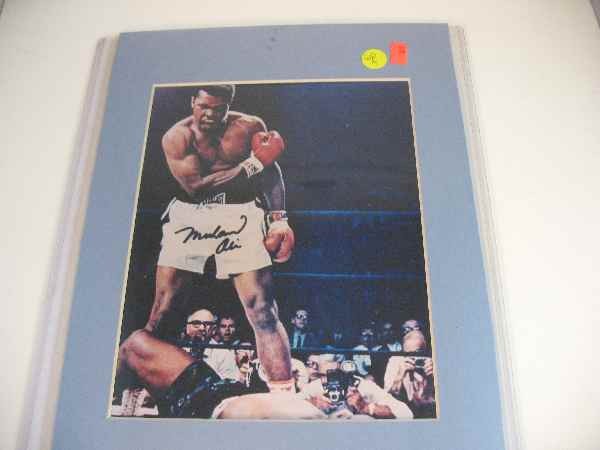 MUHAMMAD ALI AUTOGRAPHED PHOTO: PHOTOGRAPH AUTOGRAPHED BY MUHAMMAD ALI