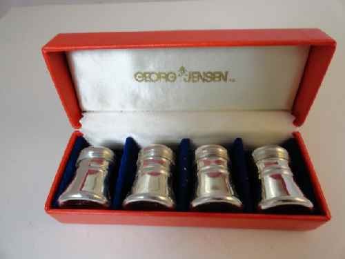 GEORG JENSEN PEWTER SALT & PEPPER SHAKERS (1.: GEORG JENSEN PEWTER SALT & PEPPER SHAKERS (1.9 OZ)