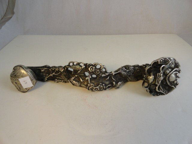 SILVER METAL "RUYI" SCEPTER: SILVER METAL "RUYI" SCEPTER
