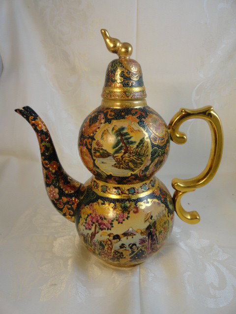 ENGLISH JAPANESE-STYLE DOUBLE GOURD TEA POT: ENGLISH JAPANESE-STYLE DOUBLE GOURD TEA POT (14" T)