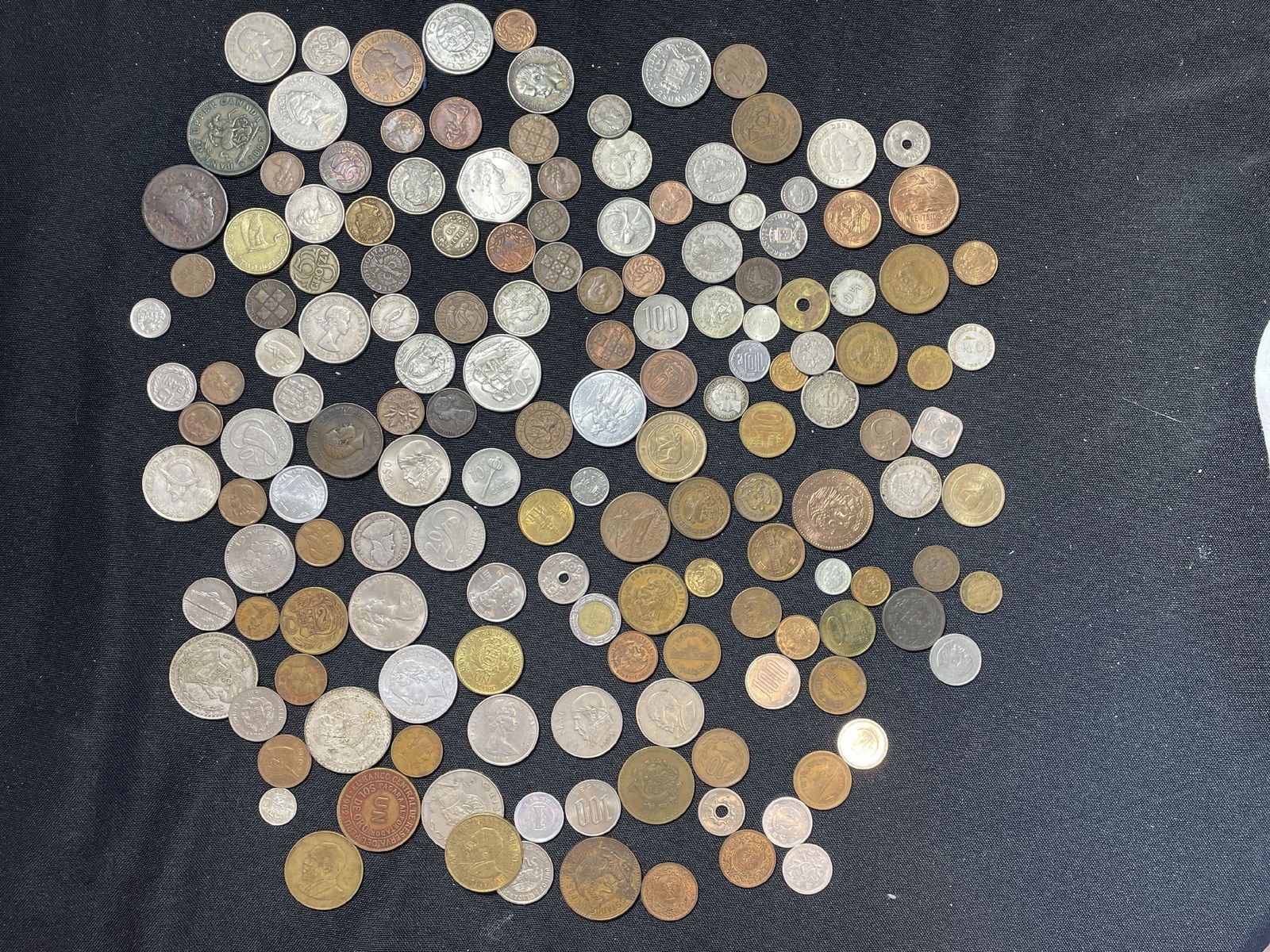 LARGE LOT OF VINTAGE FOREIGN CURRENCY (1 of 9)
