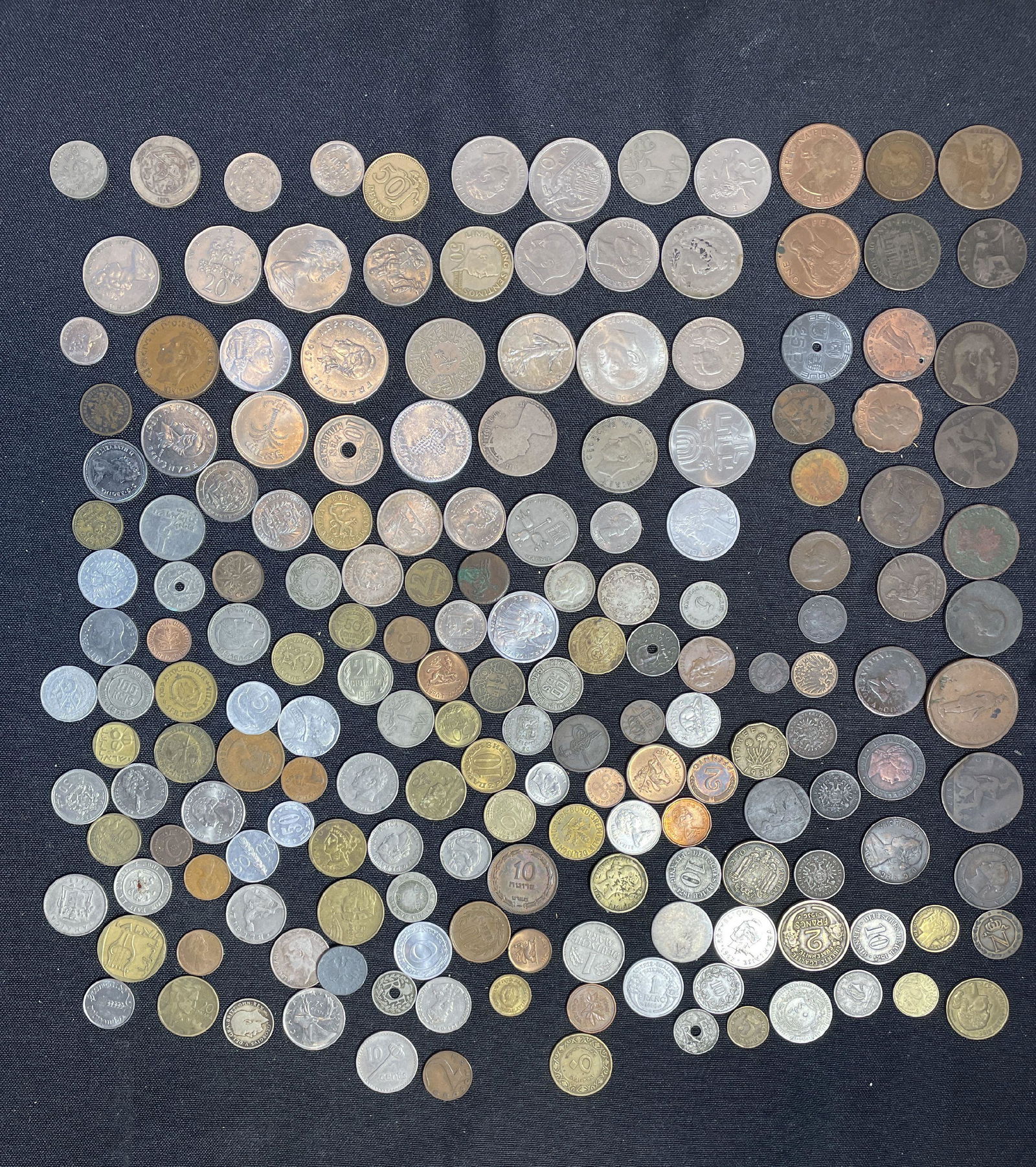 LARGE LOT OF VINTAGE FOREIGN CURRENCY (1 of 10)