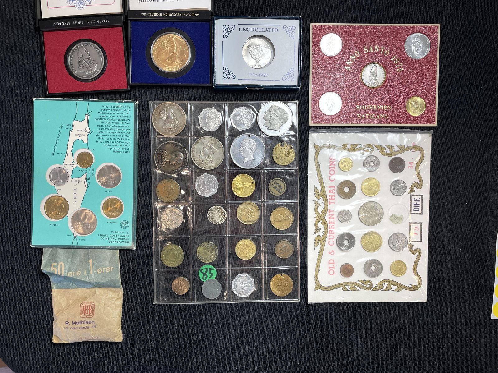 LOT OF FOREIGN AND AMERICAN CURRENCY (1 of 9)